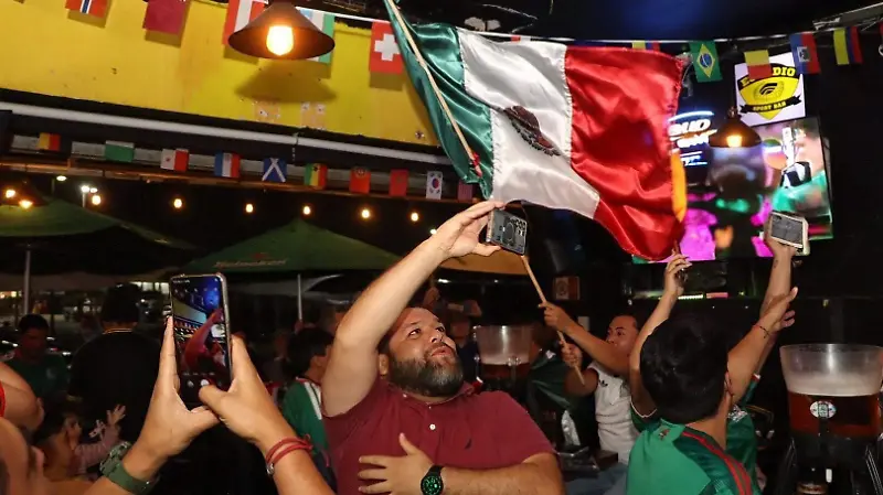 Gran ambiente en el triunfo de México